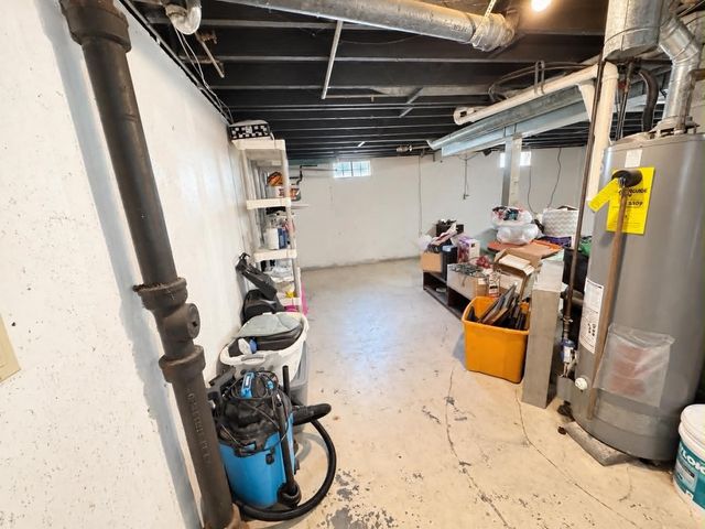 3841 E 39th Court, Des Moines, IA 50317