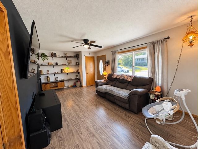 3841 E 39th Court, Des Moines, IA 50317