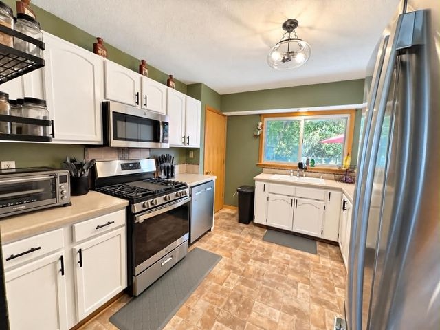 3841 E 39th Court, Des Moines, IA 50317