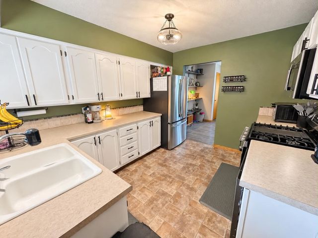 3841 E 39th Court, Des Moines, IA 50317