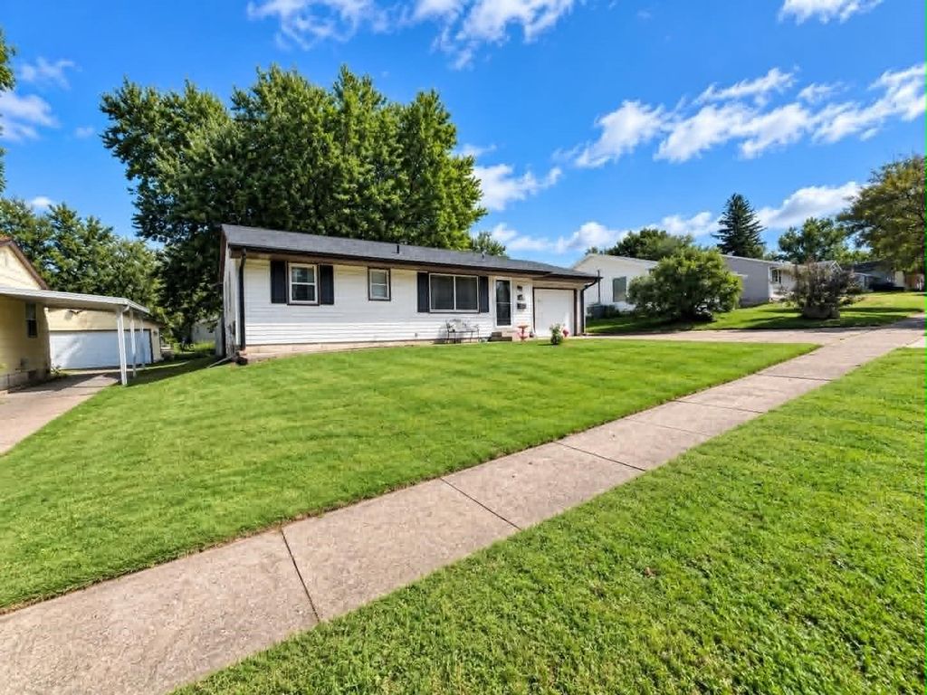 3841 E 39th Court, Des Moines, IA 50317