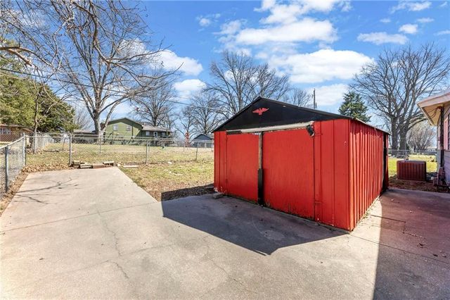 503 1st Street, Lansing, KS 66043