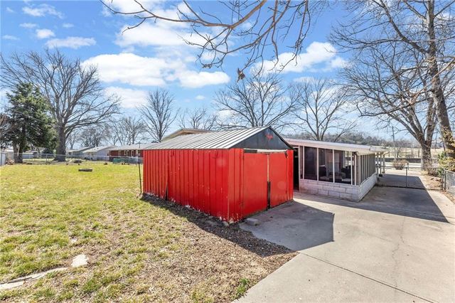 503 1st Street, Lansing, KS 66043