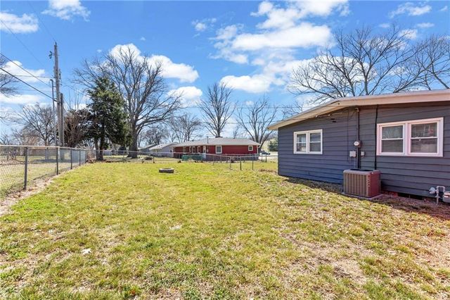 503 1st Street, Lansing, KS 66043