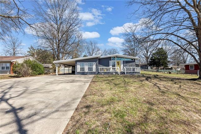 503 1st Street, Lansing, KS 66043