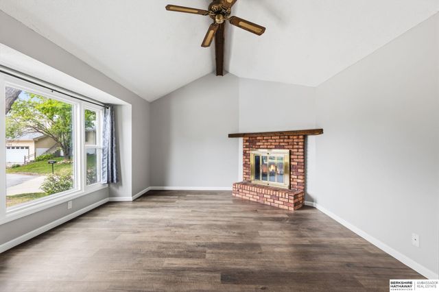 7805 Potter Plaza, Omaha, NE 68122