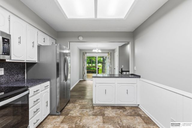 7805 Potter Plaza, Omaha, NE 68122