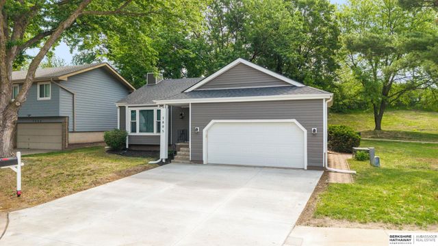 7805 Potter Plaza, Omaha, NE 68122
