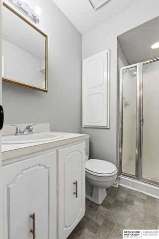 7805 Potter Plaza, Omaha, NE 68122