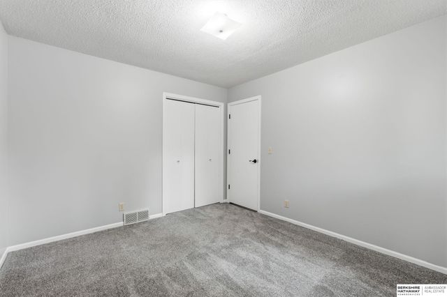 7805 Potter Plaza, Omaha, NE 68122