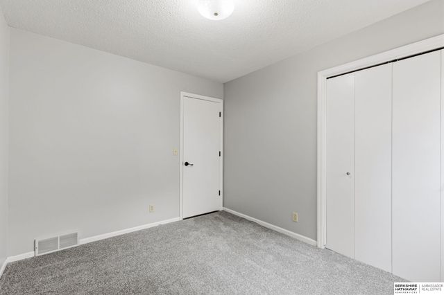 7805 Potter Plaza, Omaha, NE 68122