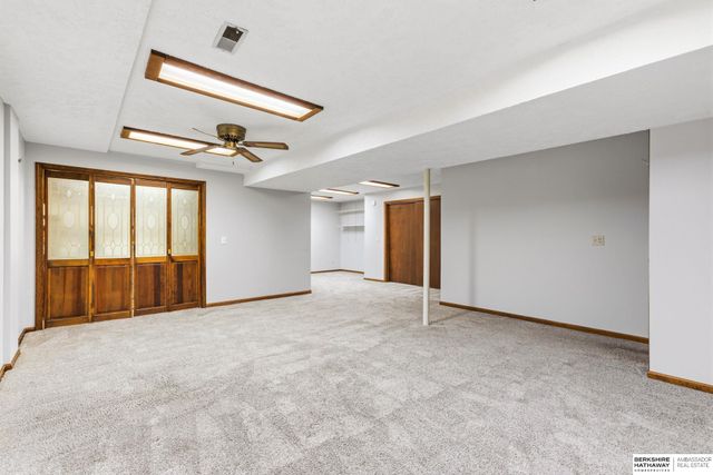 7805 Potter Plaza, Omaha, NE 68122