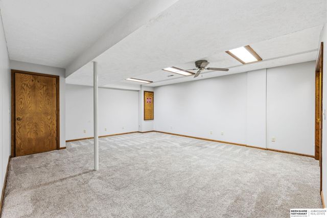 7805 Potter Plaza, Omaha, NE 68122