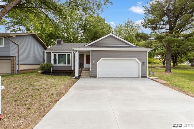 7805 Potter Plaza, Omaha, NE 68122