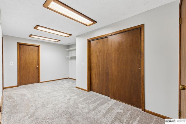 7805 Potter Plaza, Omaha, NE 68122