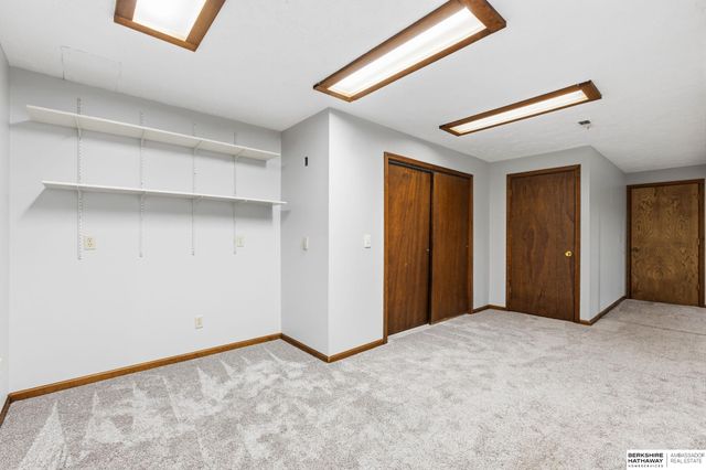 7805 Potter Plaza, Omaha, NE 68122