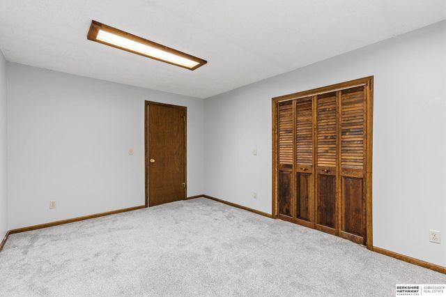 7805 Potter Plaza, Omaha, NE 68122