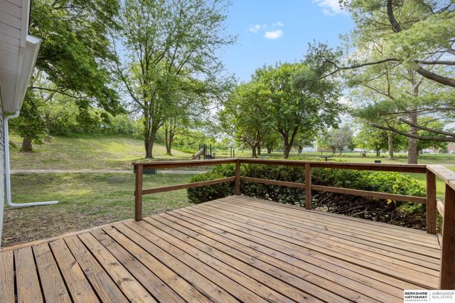 7805 Potter Plaza, Omaha, NE 68122