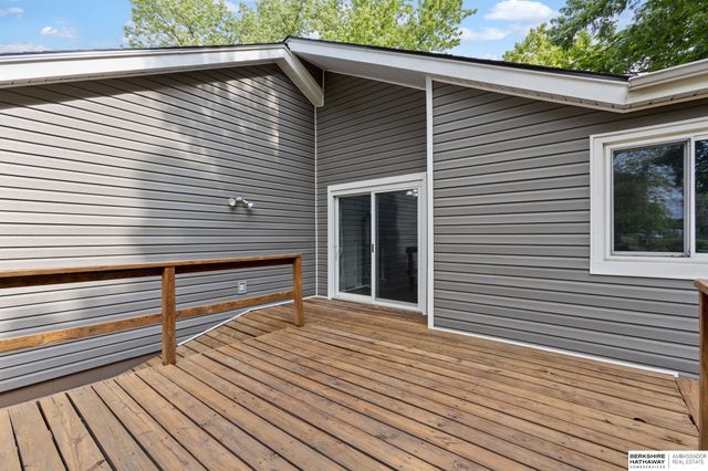 7805 Potter Plaza, Omaha, NE 68122