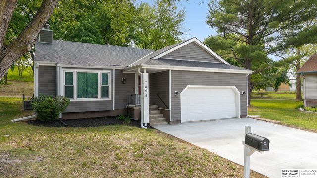 7805 Potter Plaza, Omaha, NE 68122