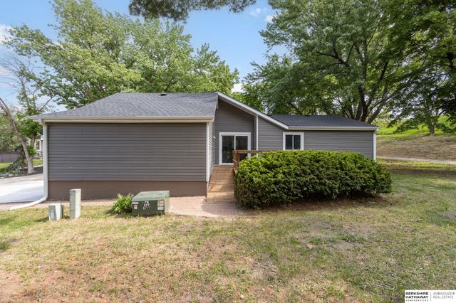 7805 Potter Plaza, Omaha, NE 68122