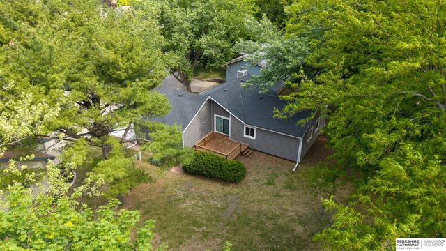 7805 Potter Plaza, Omaha, NE 68122