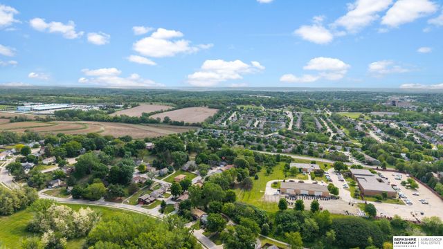 7805 Potter Plaza, Omaha, NE 68122