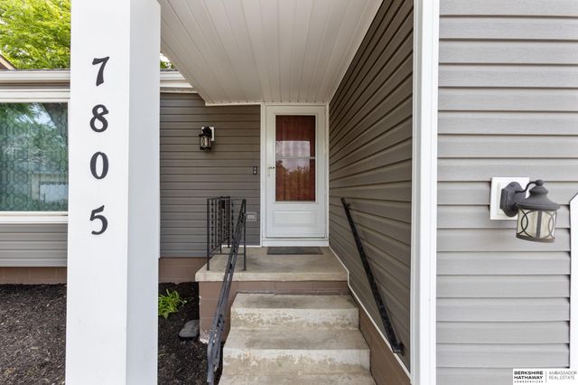 7805 Potter Plaza, Omaha, NE 68122