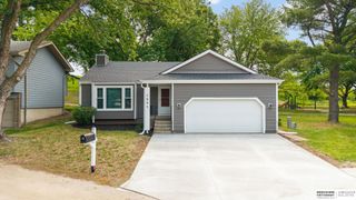 7805 Potter Plaza, Omaha, NE 68122