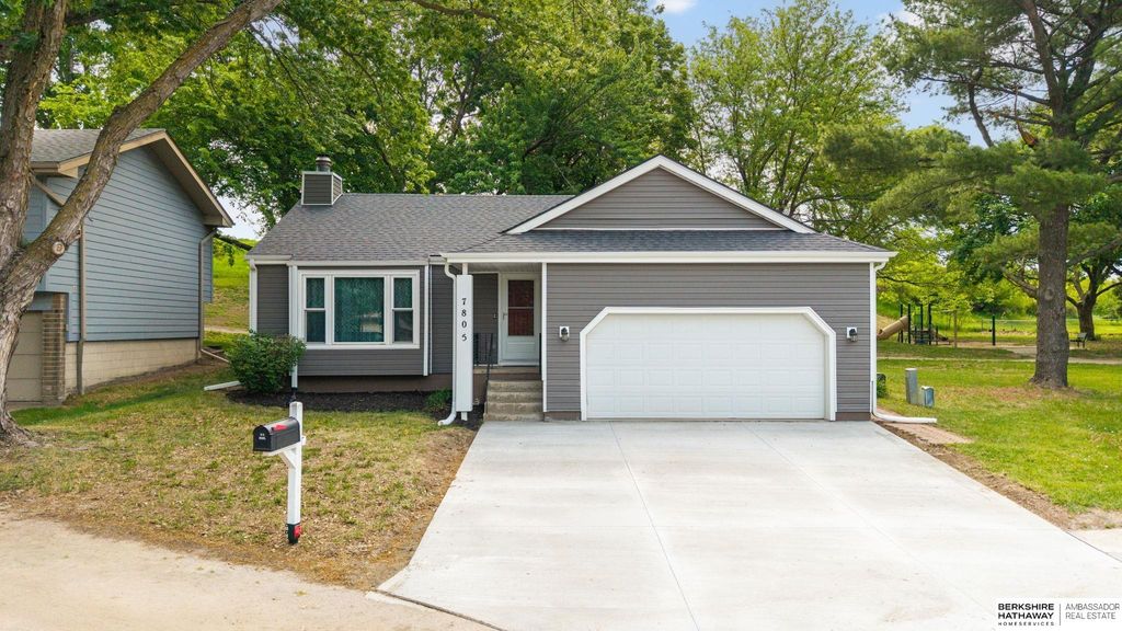7805 Potter Plaza, Omaha, NE 68122
