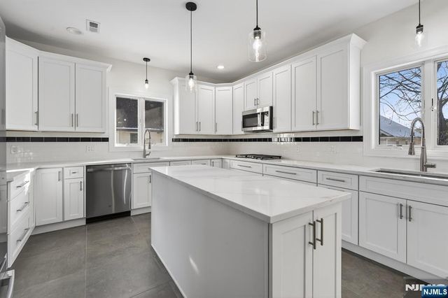 6-10 River Road, Fair Lawn, NJ 07410