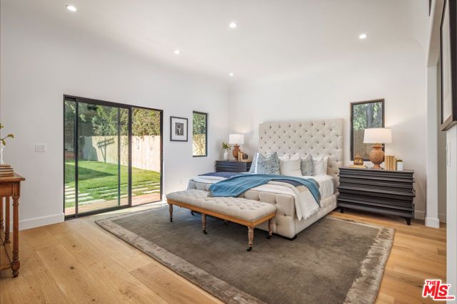 913 S Mullen Avenue, Los Angeles, CA 90019