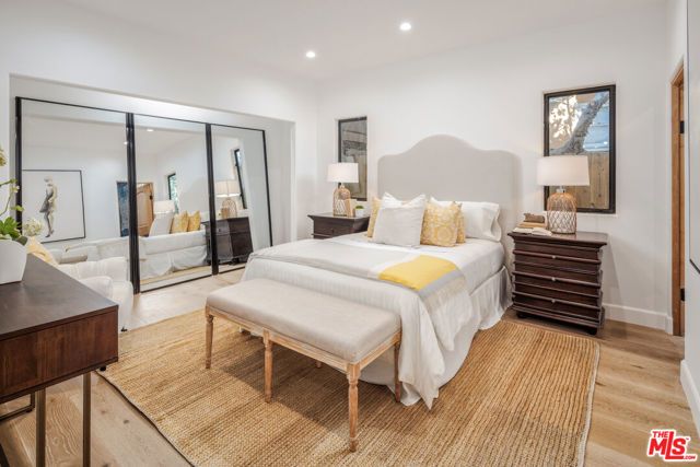 913 S Mullen Avenue, Los Angeles, CA 90019