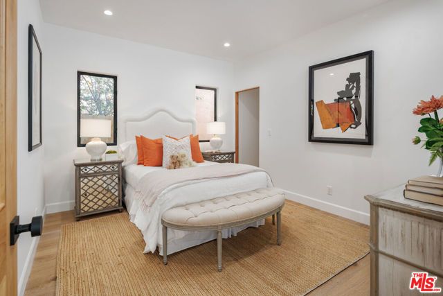 913 S Mullen Avenue, Los Angeles, CA 90019