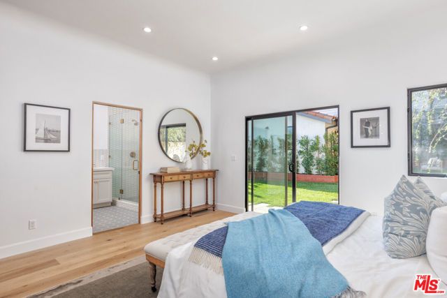 913 S Mullen Avenue, Los Angeles, CA 90019