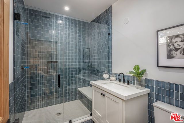 913 S Mullen Avenue, Los Angeles, CA 90019