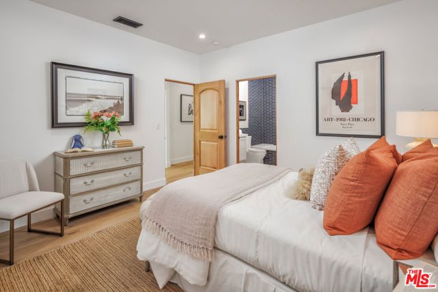 913 S Mullen Avenue, Los Angeles, CA 90019