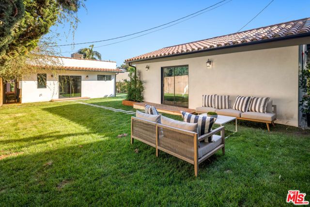 913 S Mullen Avenue, Los Angeles, CA 90019