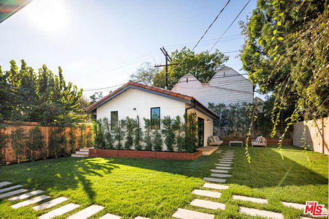 913 S Mullen Avenue, Los Angeles, CA 90019