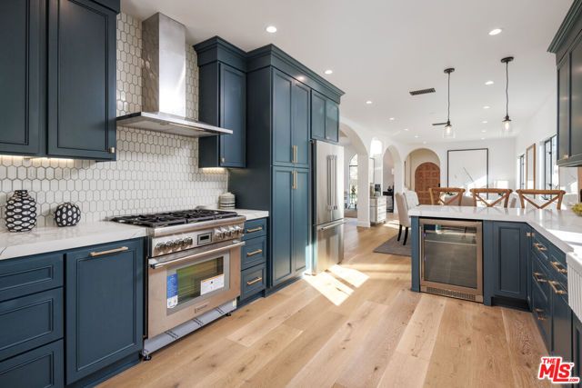 913 S Mullen Avenue, Los Angeles, CA 90019