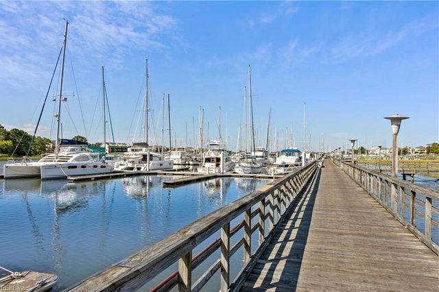1003 High Dunes Quay Apt 206, Hampton, VA 23664
