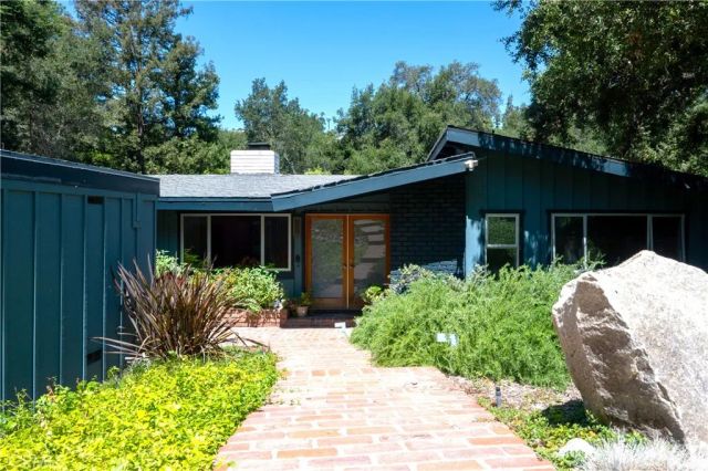 15515 Del Gado Drive, Sherman Oaks, CA 91403