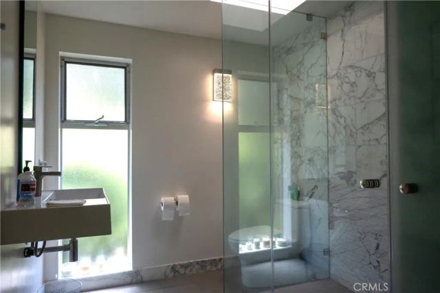 15515 Del Gado Drive, Sherman Oaks, CA 91403