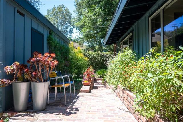 15515 Del Gado Drive, Sherman Oaks, CA 91403