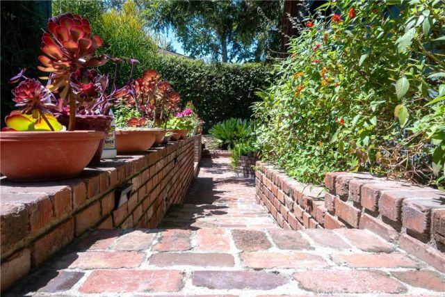 15515 Del Gado Drive, Sherman Oaks, CA 91403