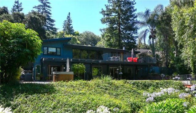 15515 Del Gado Drive, Sherman Oaks, CA 91403