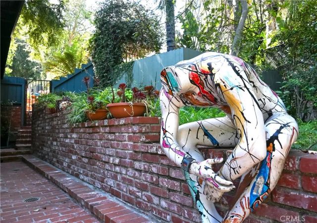 15515 Del Gado Drive, Sherman Oaks, CA 91403