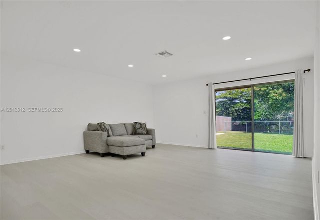 3045 SW 124th Ct, Miami, FL 33175