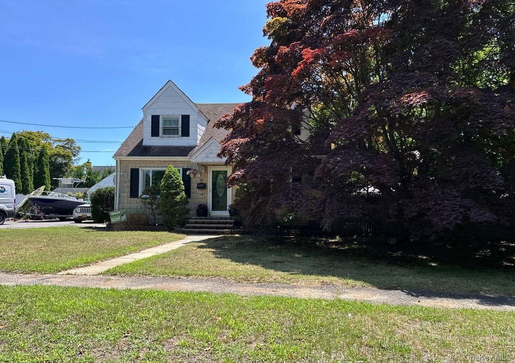 24 Gates Street, Greenlawn, NY 11740 — photo 2