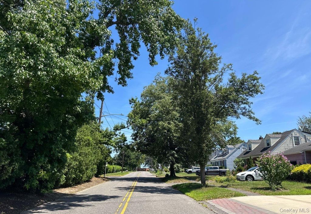 24 Gates Street, Greenlawn, NY 11740 — photo 4